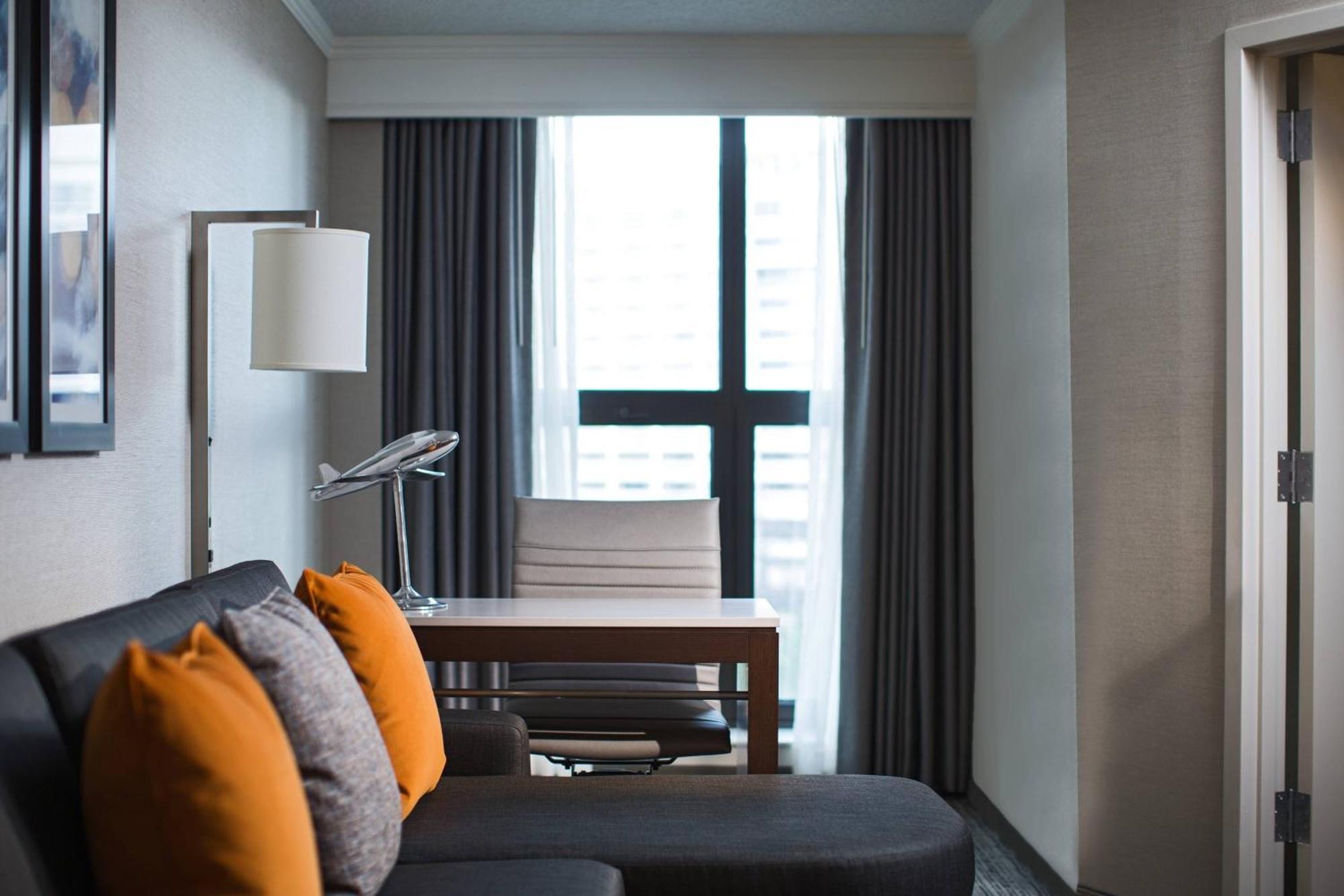 Chicago Marriott Suites O'Hare Rosemont Exterior photo