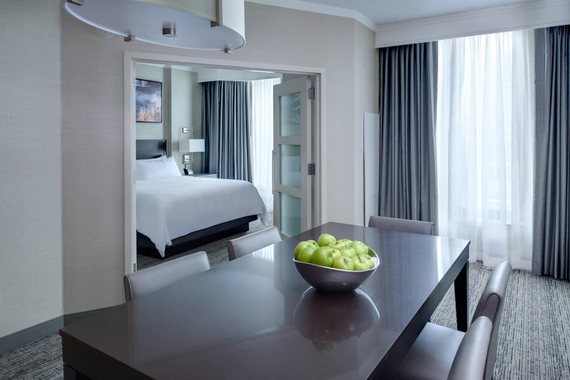 Chicago Marriott Suites O'Hare Rosemont Exterior photo