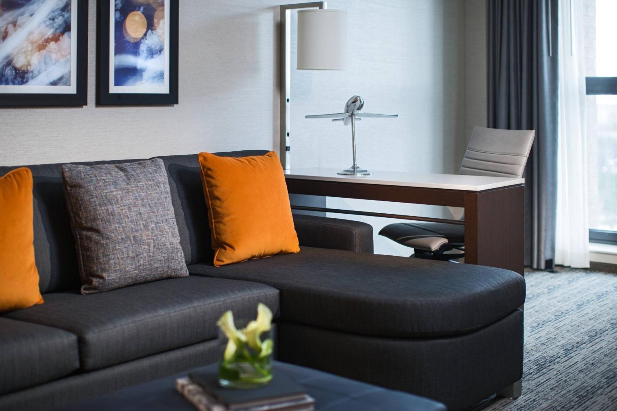 Chicago Marriott Suites O'Hare Rosemont Exterior photo