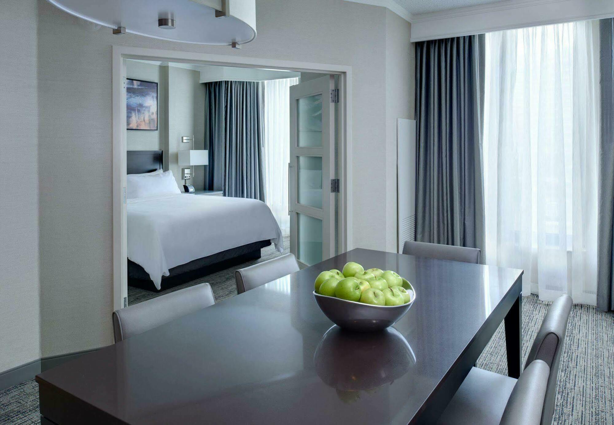 Chicago Marriott Suites O'Hare Rosemont Exterior photo